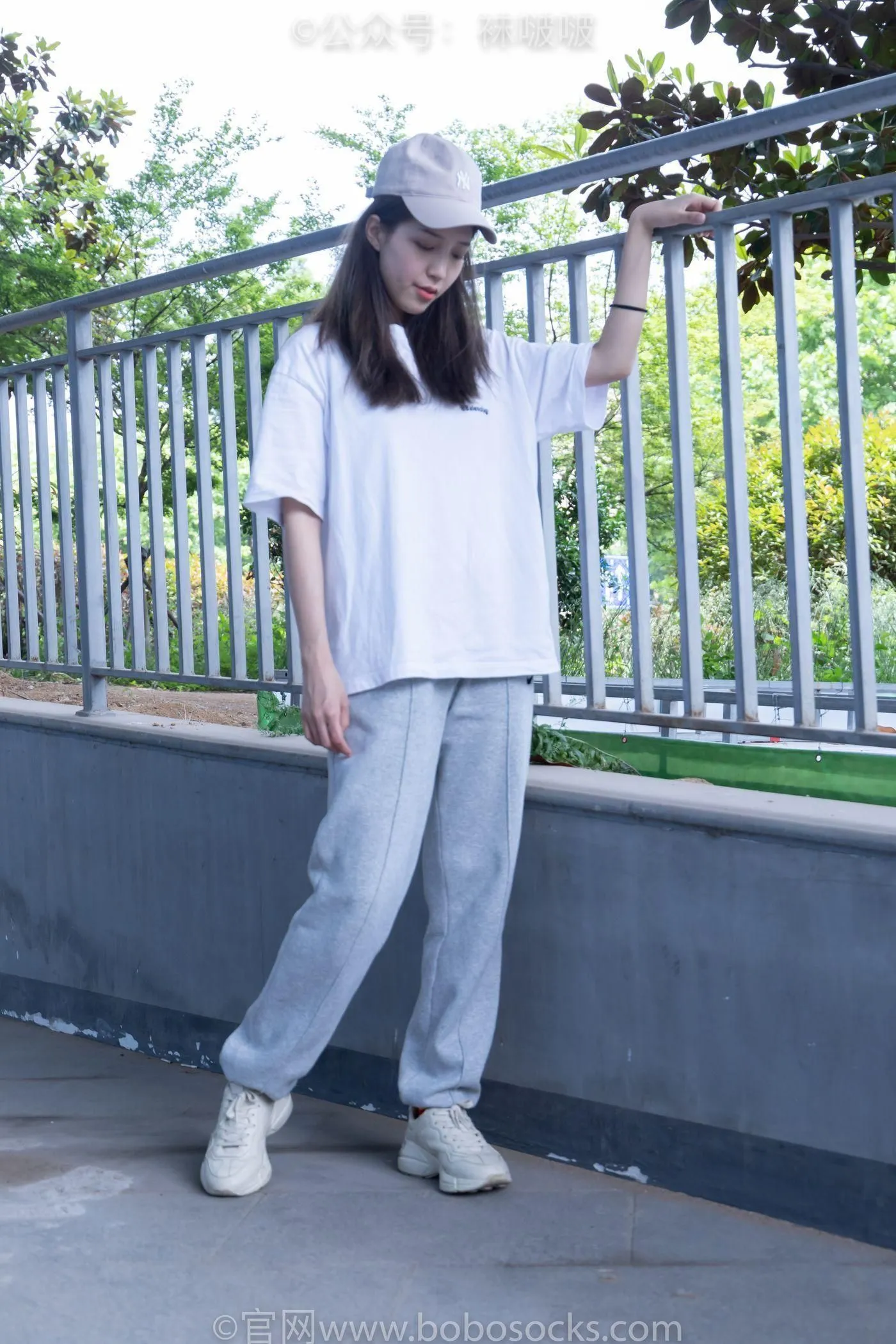 [BoBoSocks袜啵啵]NO.012 泡芙-运动鞋、白棉袜、裸足 [132P]插图6